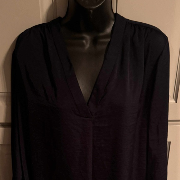 Vince Camuto dark navy blue V-Neck Blouse 1X - Picture 4 of 5